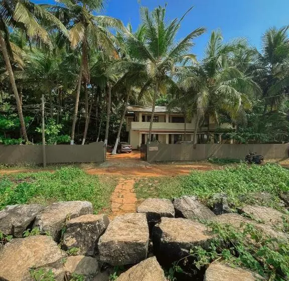 Majatalo Kizhunna Rock Beach House