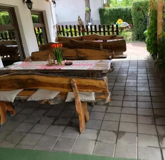 Retkeilymaja Pensiunea El Greco