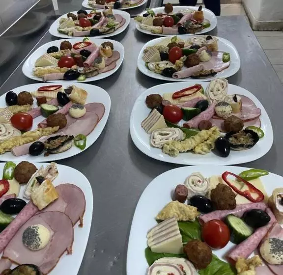 Retkeilymaja Pensiunea El Greco