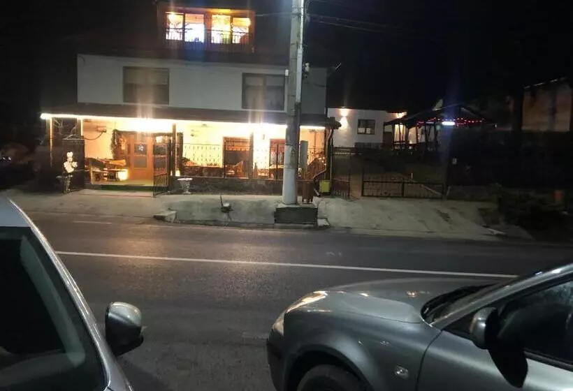 Retkeilymaja Pensiunea El Greco