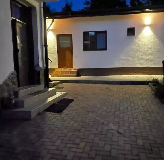 Retkeilymaja Pensiunea El Greco