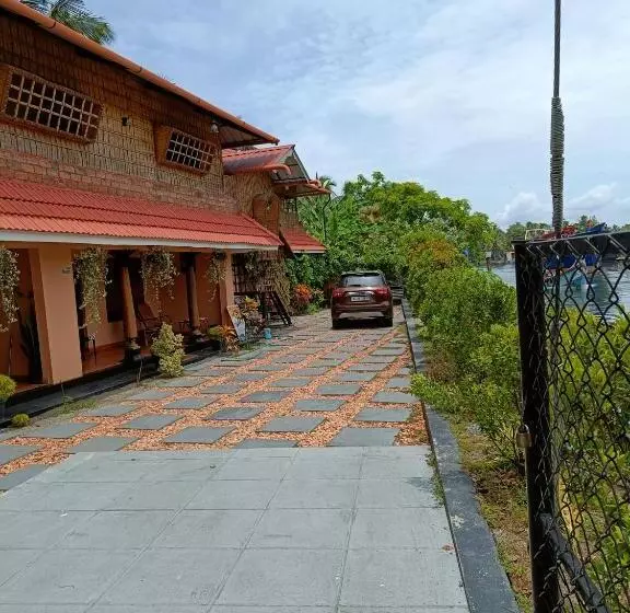 Aamiaismajoitus (B&B) Canalview Private Cottage Azhikkal Ayiram Thengu