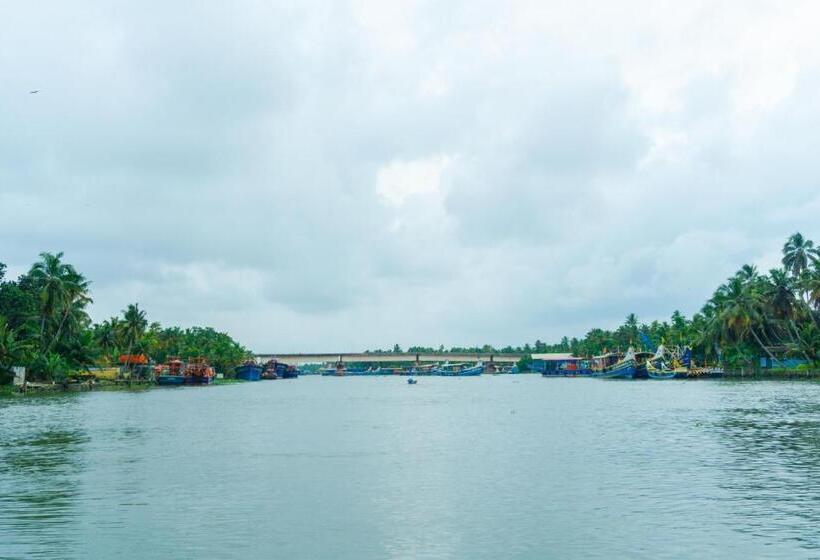 Aamiaismajoitus (B&B) Canalview Private Cottage Azhikkal Ayiram Thengu