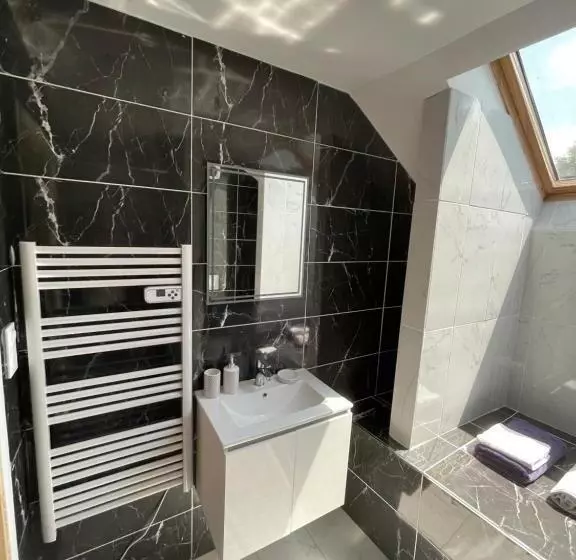 ベッドアンドブレックファースト Le Lodge Du Pichat