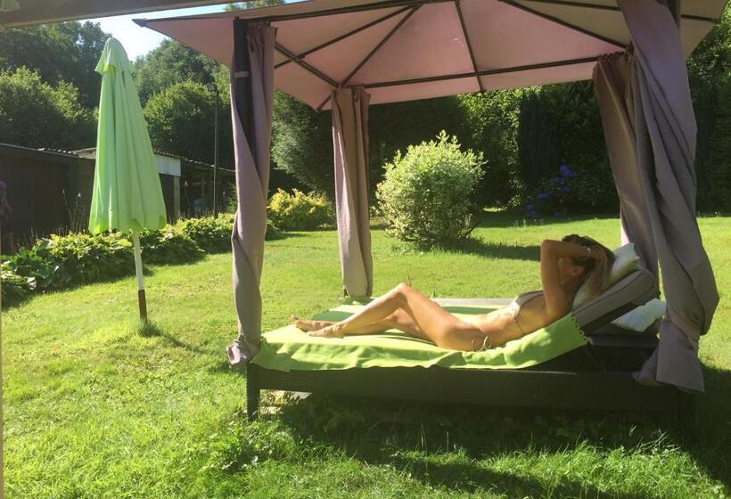 ベッドアンドブレックファースト The Little Paradise Naturist Only!