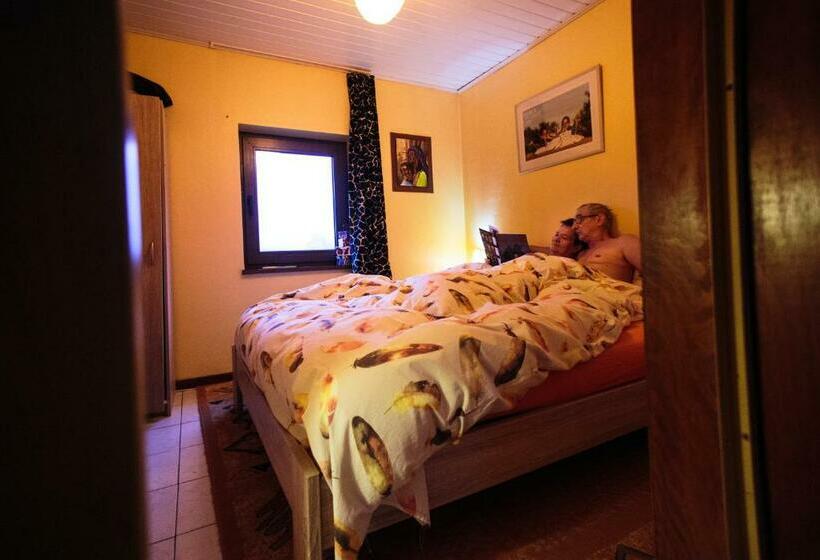 ベッドアンドブレックファースト The Little Paradise Naturist Only!