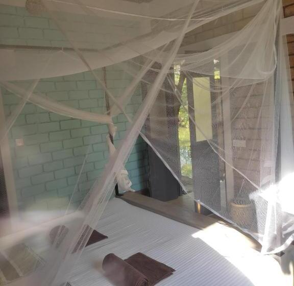 Отель Ekuku Lake Houses