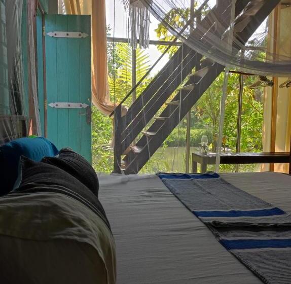 Отель Ekuku Lake Houses