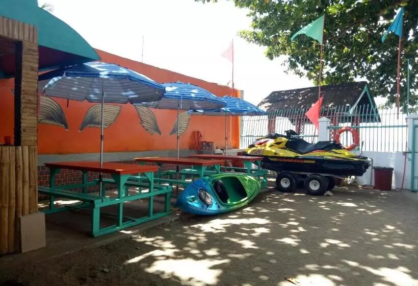 Hotelli Smallfry S Beach Resort