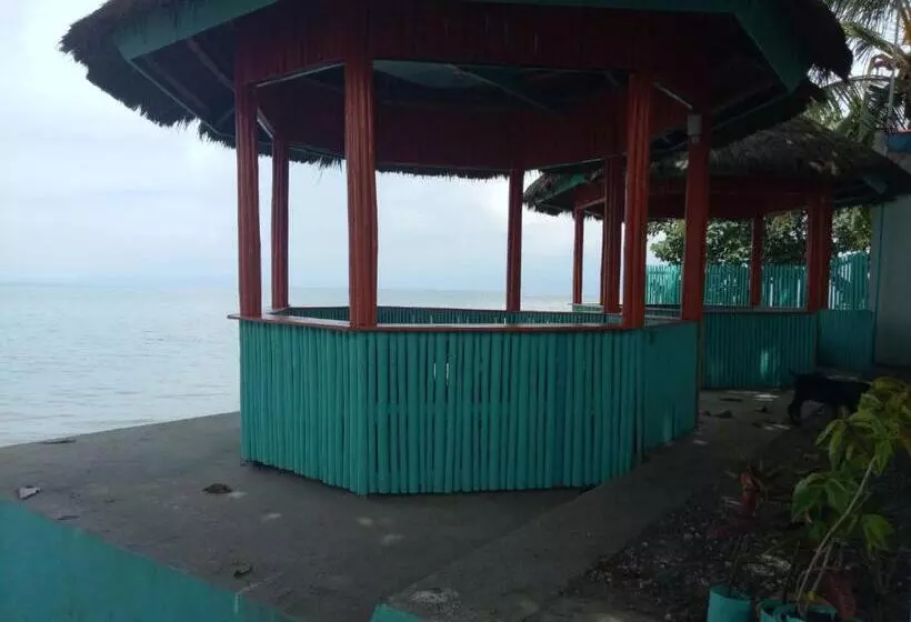 Hotelli Smallfry S Beach Resort