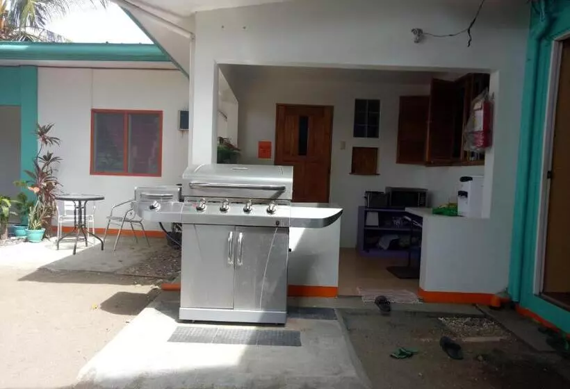 Hotelli Smallfry S Beach Resort