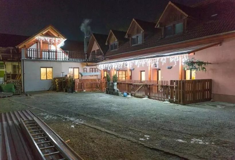 Majatalo Ubytovanie Adina Poltár