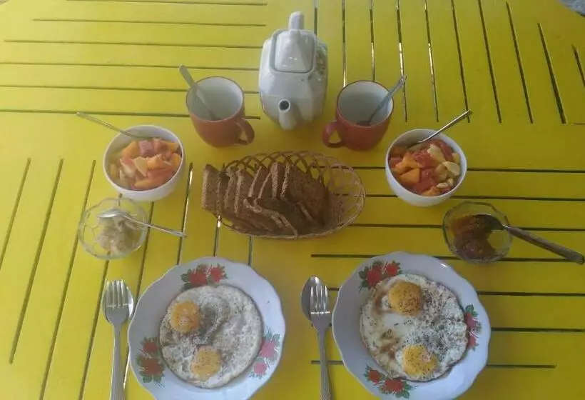 Aamiaismajoitus (B&B) 4 Pohon   Les 4 Arbres