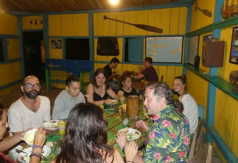 Aamiaismajoitus (B&B) 4 Pohon   Les 4 Arbres