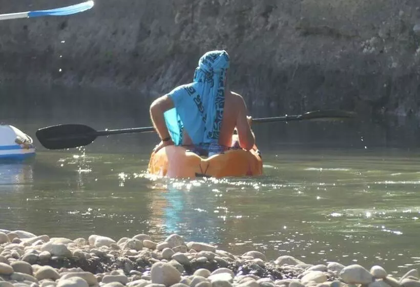 Aamiaismajoitus (B&B) 4 Pohon   Les 4 Arbres