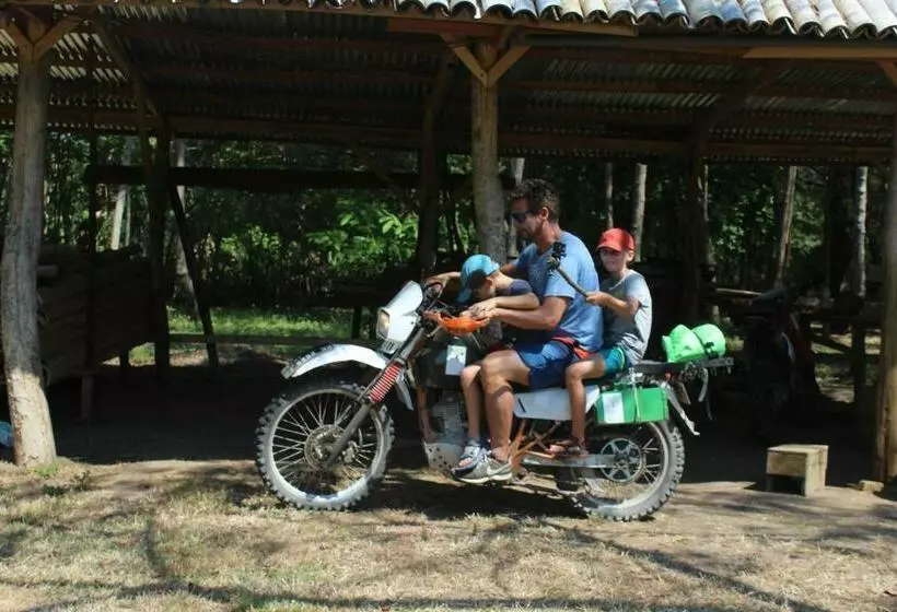 Aamiaismajoitus (B&B) 4 Pohon   Les 4 Arbres