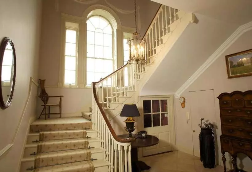 ベッドアンドブレックファースト Grange Manor