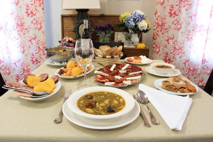 ホテル Albergue Restaurante Casa Herminia