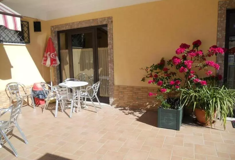 Hotelli Albergo Maria Cristina