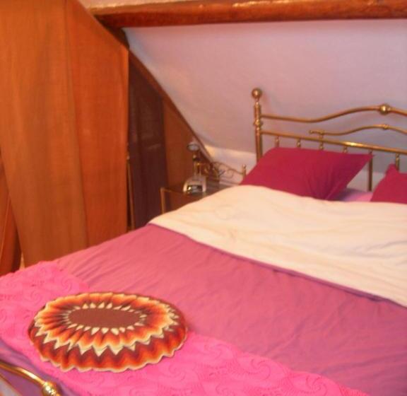 פנסיון La Fermette De La Vache Rousse