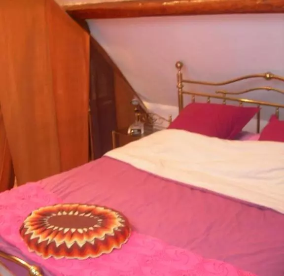 Majatalo La Fermette De La Vache Rousse