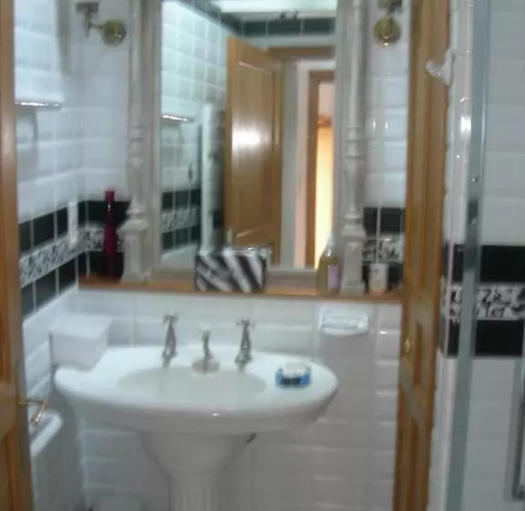 Majatalo La Fermette De La Vache Rousse