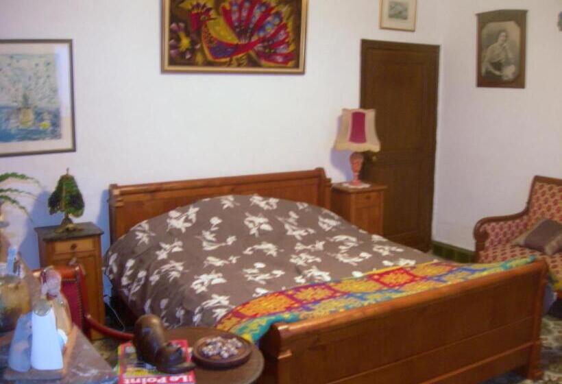 פנסיון La Fermette De La Vache Rousse