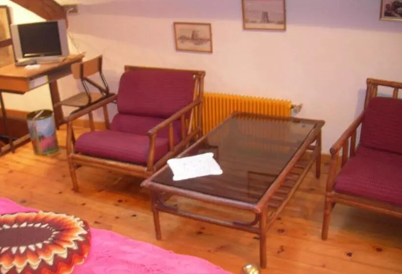 Majatalo La Fermette De La Vache Rousse