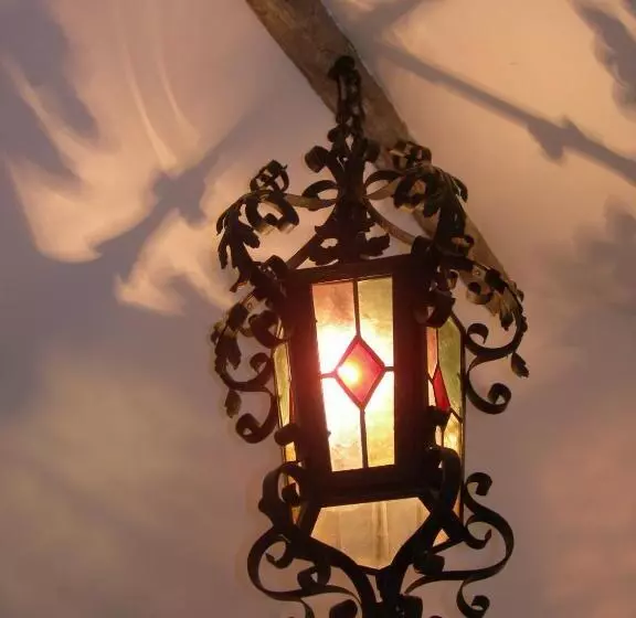 Majatalo La Fermette De La Vache Rousse