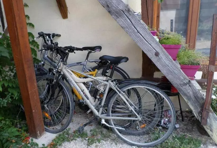 Majatalo La Lavandière Proche Des Lacs Restauration Netflix Parking Privé