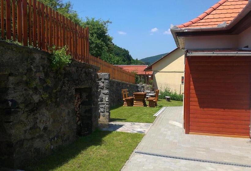 Pensjonat Macskakő Vendégház