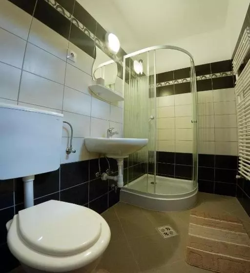 ペンション Macskakő Vendégház