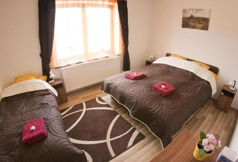 Pensjonat Macskakő Vendégház