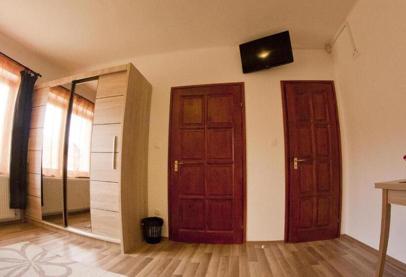 Pensjonat Macskakő Vendégház