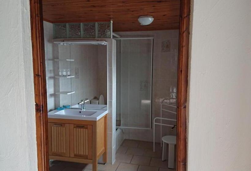 Bed and Breakfast Domaine D En Haut