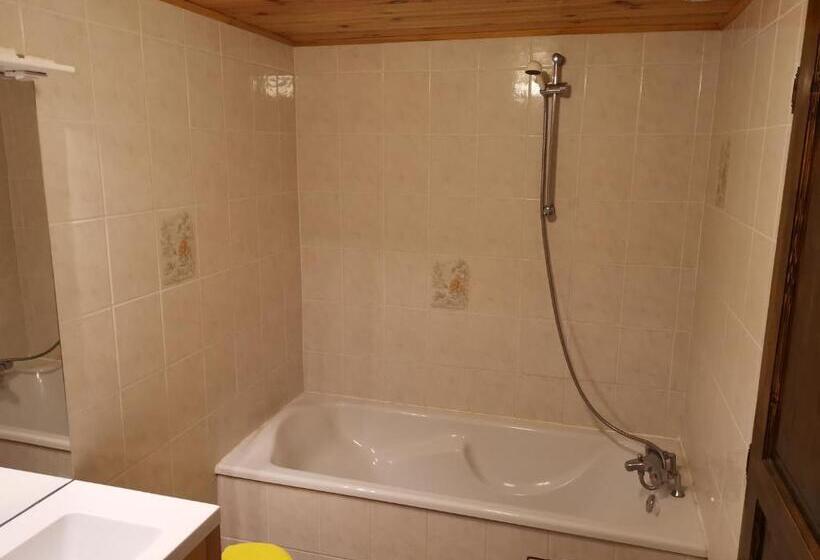 Bed and Breakfast Domaine D En Haut