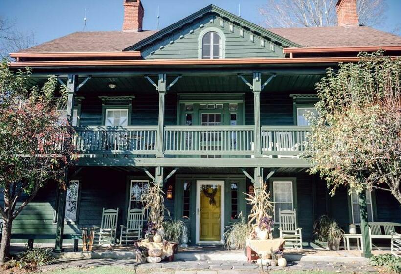 مبيت وإفطار Fox & Bear Lodge