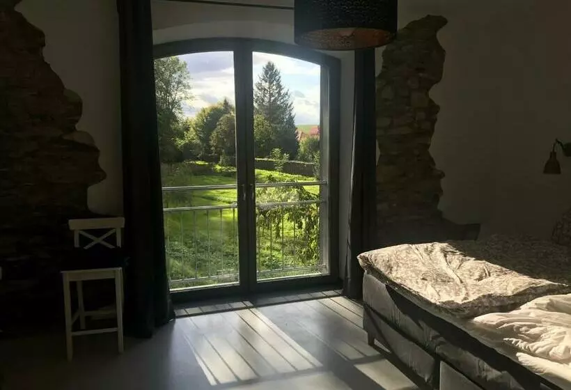 Aamiaismajoitus (B&B) Gästehaus Lausnitz Zimmer