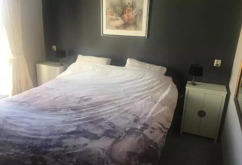 Aamiaismajoitus (B&B) Luc S Place, Jaccuzi, Waterbed