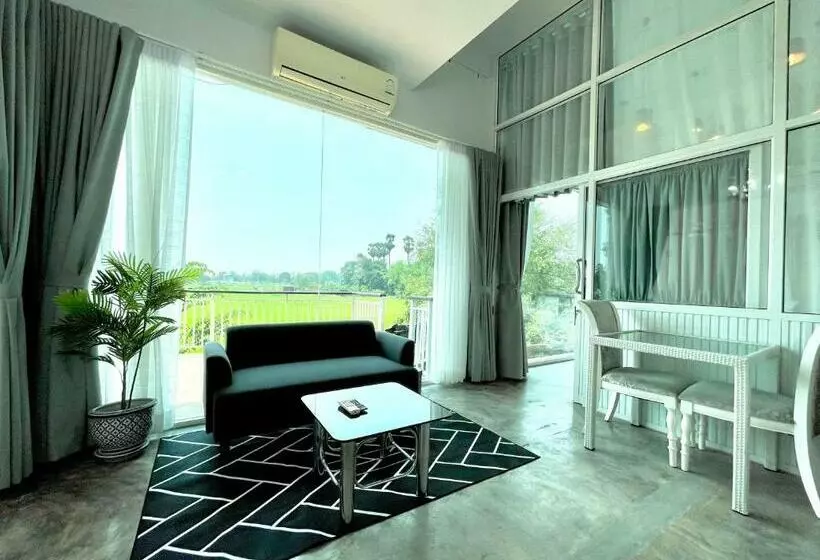 ホテル Chaisaeng In The Park