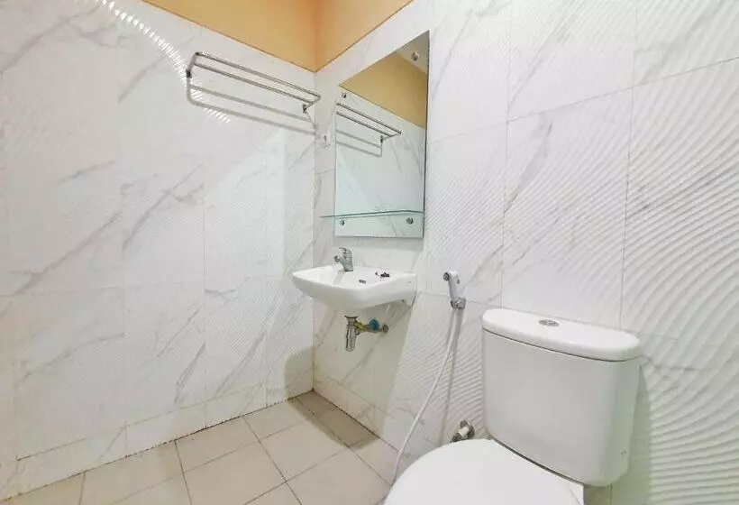 ホテル Graha Adi Karya Syariah Kartasura Redpartner