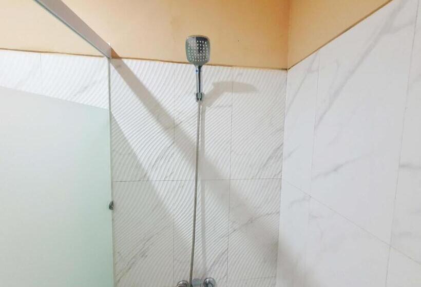 호텔 Graha Adi Karya Syariah Kartasura Redpartner