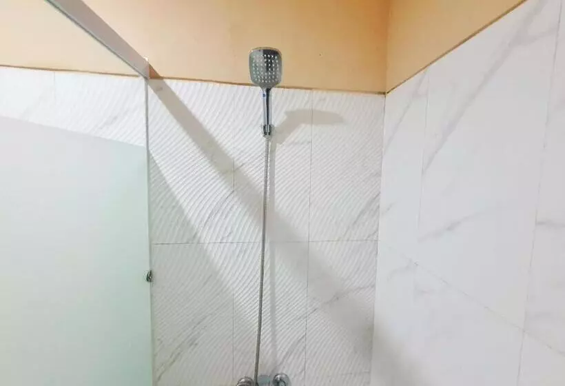 ホテル Graha Adi Karya Syariah Kartasura Redpartner