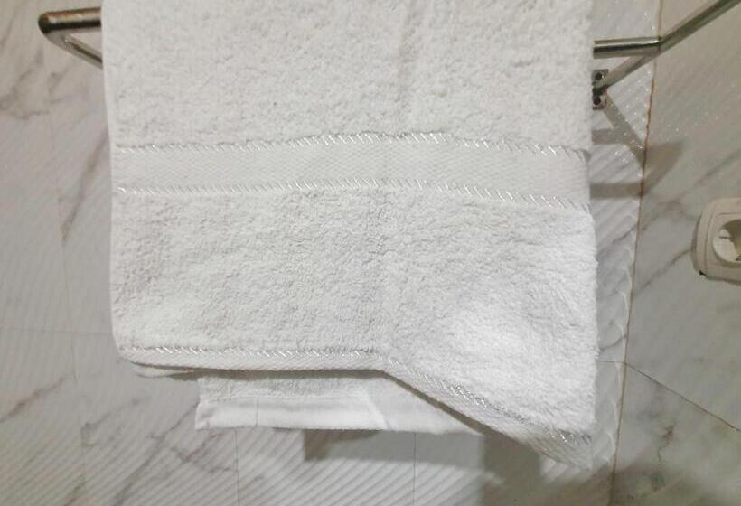 호텔 Graha Adi Karya Syariah Kartasura Redpartner