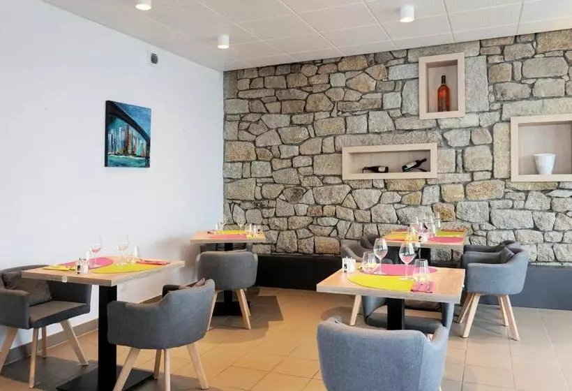 ホテル Logis Hôtel Le Confluent