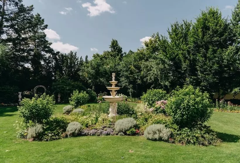 Hotelli & Restaurant Chateau Trnová