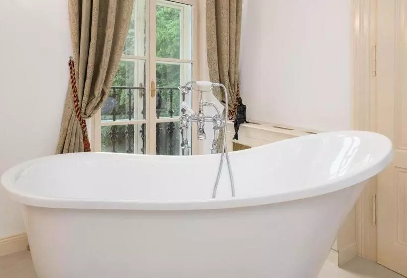 Hotelli & Restaurant Chateau Trnová