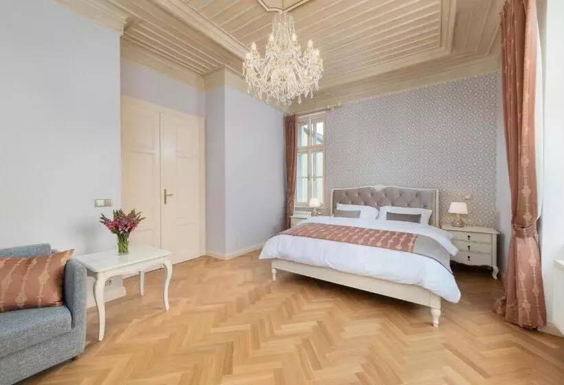 Hotelli & Restaurant Chateau Trnová