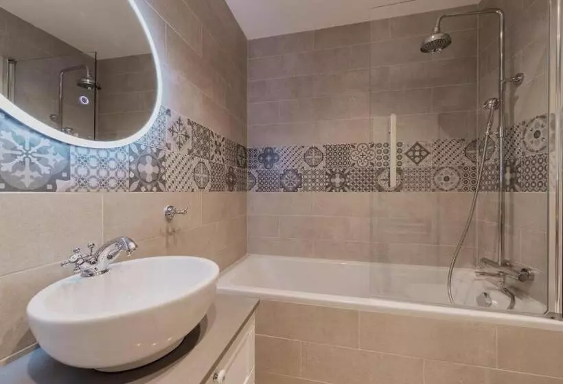 Hotelli & Restaurant Chateau Trnová