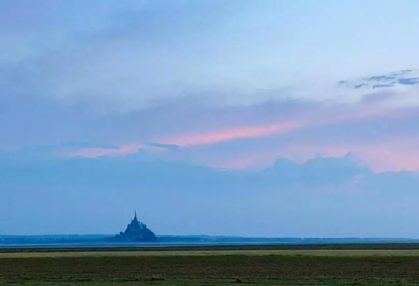 Majatalo Entre Mont St Michel Et Merveille